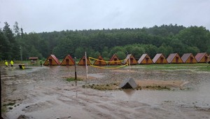 Lejaky ohrozili detské tábory v Česku: Viac ako 200 ľudí museli evakuovať