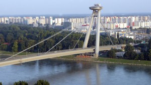 Nákupné centrum v Petržalke evakuovali