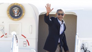 Barackovi Obamovi nepristavili na letisku v Číne schodíky. Agenti sa pohádali