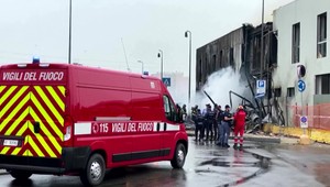 Tragédia v Miláne. Pri páde lietadla zomrelo 8 ľudí, vrátane dieťaťa