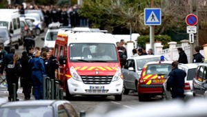 Streľba pred školou si vyžiadala najmenej štyroch mŕtvych