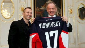 Ľubomír Višňovský u Kisku. Prezident mal na hokejistu slabosť