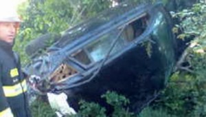 Kuriózna nehoda pred Trnavou. S autom vyletel a pristál na strome!