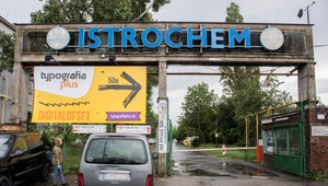 Polícia a hasiči zasahujú pri úniku látky v mestskej časti Nové Mesto