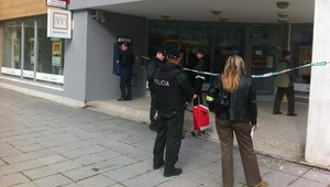 Ozbrojený lupič vykradol banku na Dlhých dieloch