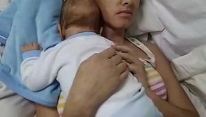 Žena porodila v kóme, dieťa ju priviedlo späť k vedomiu