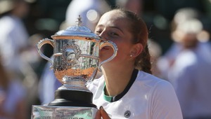 Jelena Ostapenko vo finále zdolala Simonu Halep a nepustila ju na post jednotky