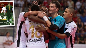 Čo to stváral? Viazal si šnúrky?! Zatmenie brankára využil jeho náprotivok!