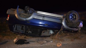 Tragická nehoda pri Podhájskej. Vodič (55) pri náraze z auta vyletel