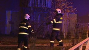 Požiar v jednom z bytov spôsobili vianočné svetielka. Hasič radí, ako ich správne používať