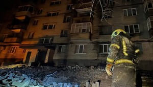 808. deň na Ukrajine:  Z trosiek zrútenej obytnej budovy v Belgorode údajne vytiahli šesť tiel