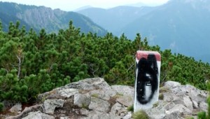 Turisti ničia hraničné kamene aj vysoko v horách. Hrozí im za to ale tvrdý trest
