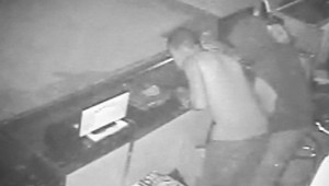 Zlodeji-profesionáli. Policajt im bol za chrbtom...