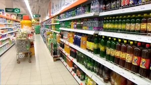 Zákon o zálohovaní PET fliaš a plechoviek ide do finále. Môžeme byť prvou krajinou V4, ktorá ho zavedie