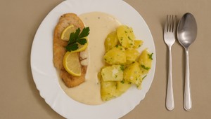 Kuracie prsia na citrónovo-smotanovej omáčke s petržlenovými zemiakmi