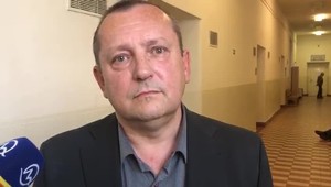 Patrik Pachinger sa sťažuje na Ústavnom súde, nepáči sa mu striedanie väzníc