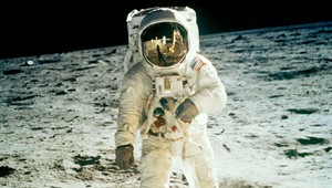 Pred pol storočím sa do vesmíru po prvýkrát vydala loď Apollo