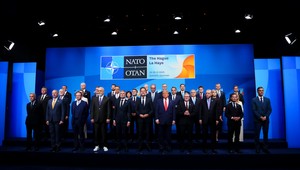 Krajiny NATO zvýšia výdavky na obranu na 5 percent HDP, na samite bol aj Pellegrini