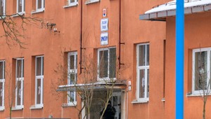 Zranená študentka je po útoku už doma. Gymnázium dostalo podporu od biskupa