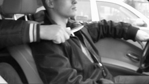 Drzý zákazník! Taxikára ohrozoval nožom a ukradol mu auto