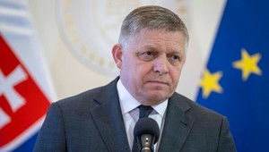 Fico sa ospravedlnil Richterovmu synovi. PS pripomína jeho plat 15-tisíc eur mesačne