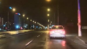 VIDEO: Policajti použili na unikajúceho vodiča zbraň