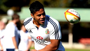 Hráč ragby Tuilagi (22). Za rožky premiérovi sa ospravedlnil