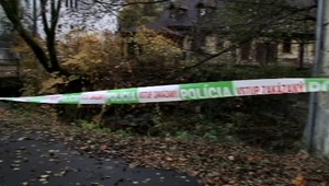 V plytkom potoku našli mŕtvu ženu. Identifikovala ju jej dcéra