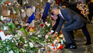 Obama prišiel ku klubu Bataclan, polícia oblasť uzavrela