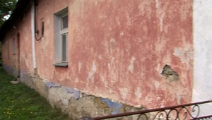 Školáci prepadli bezmocnú starenku