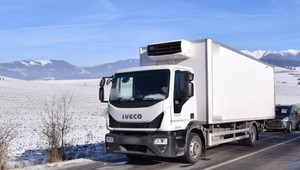 Prešla do protismeru a zrazila sa s nákladiakom. Nafúkala takmer dve promile alkoholu