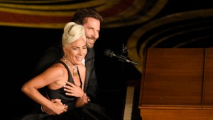 Celé oscarové vystúpenie bol Bradleyho nápad, bráni sa Lady Gaga