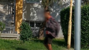 Muž sa ženám vyhrážal smrťou. Skúsenosť s ním mala aj naša reportérka. Tvrdil, že ho uhryzol upír