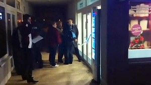 Lúpež v banke v Karlovej Vsi. Opäť so skutočnou zbraňou