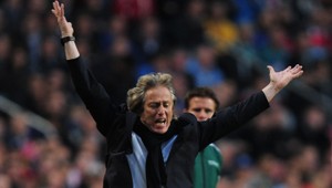 Riadny úlet: tréner Benfiky sa bil s policajtmi! Hrozí mu väzenie