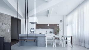 Tento pražský loft je nádhernou ukážkou chladnej elegancie