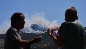 Španielsko vyhlásilo pre ničivé požiare národný stav núdze. EÚ posiela na pomoc lietadlá