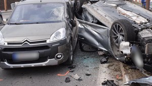 V Žiline sa zrazilo päť áut. Podľa svedka vinník prešiel na červenú