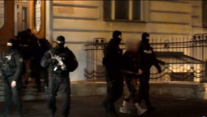 NAKA vypátrala luxusné autá za tisíce eur. Medzi obvinenými z krádeže je podľa TV JOJ aj bývalý šofér Aleny Zs.