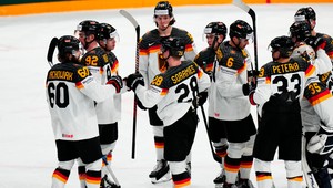 Súhrn MS v hokeji, 8. deň: Lotyšsko sa trápilo so Slovinskom, ktoré sa zachraňuje