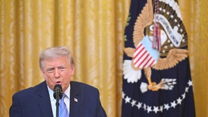 Trump vyhlásil, že USA využijú iránske aktíva na úhradu škôd spôsobených lodiam a nákladu