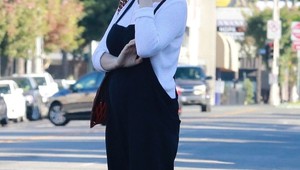 Přiletí do Hollywoodu další čáp? Známá kráska vysmátá a s kulatým bříškem!