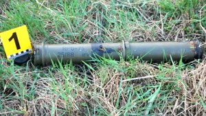 Munícia v Tuzexe. Pri upratovaní objavili protitankovú strelu