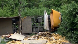 Pri Muráni havaroval kamión, vysypalo sa 6 ton zemiakov