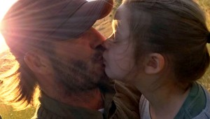 Beckham v noci makal, aby si ráno jeho dcéra našla úžasné prekvapenie