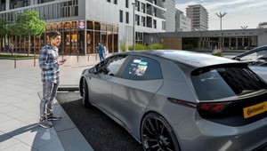 Veľkolepá inovácia: Zadné okná áut môžu premietať, čo chcete