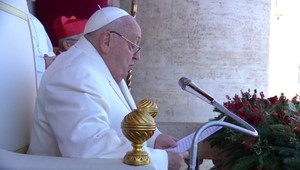 Hospitalizovaný pápež so zápalom pľúc dýcha sám a má dobrú náladu