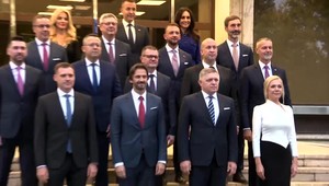 Zobrali to zhurta: Nová vláda sa na prvej schôdzi venovala odvolávaniam, vymenovala nových štátnych tajomníkov