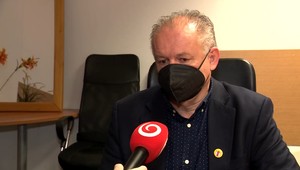 Andrej Kiska sa vrátil pred mikrofóny. Napísal knihu Prezident a užíva si život bez politiky