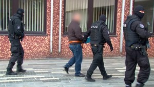 Dvaja advokáti jedného zo Sátorovcov sa postavili pred súd. Vynášali informácie z väznice i do nej